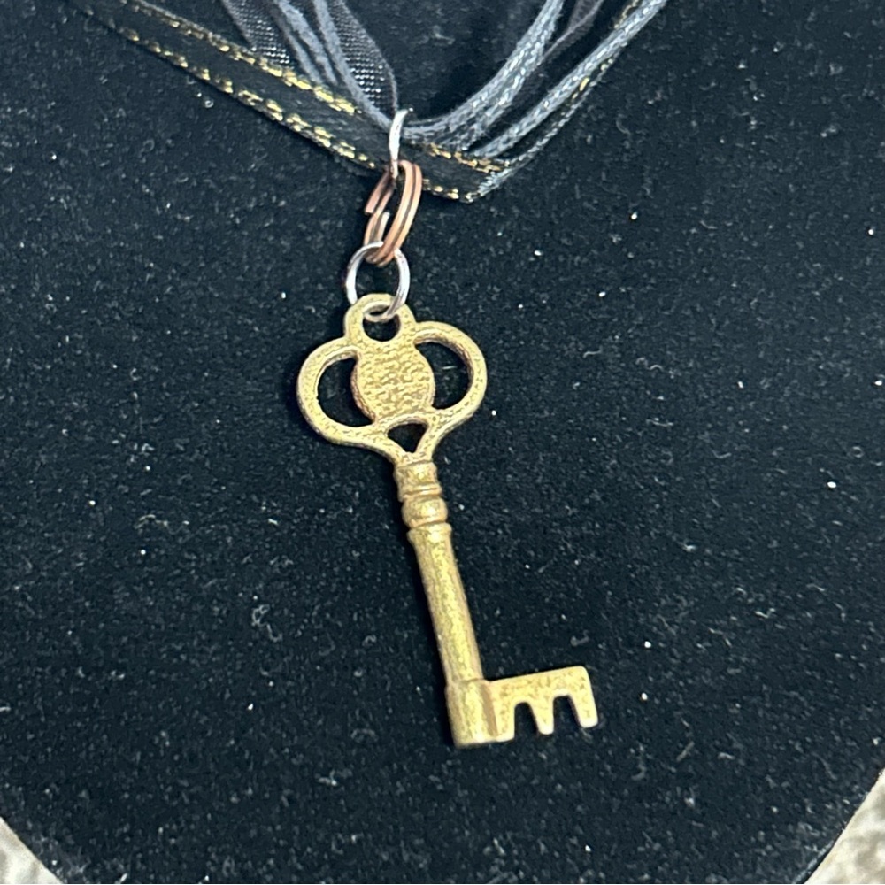 Handmade Gold Key Rhinestone Necklace - Picture 3 of 6